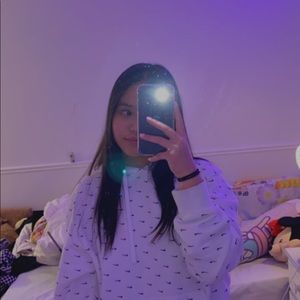 Meet your Posher, Mona